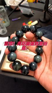 和田玉青花手串:黑白之间的东方韵味