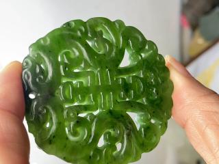 双龙祝寿纹样在和田玉中的文化象征与佩戴逻辑 🐉